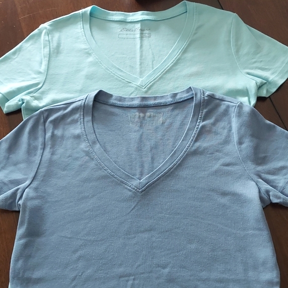 Two Eddie Bauer Favorite Short Sleeve V-Neck T-Shirts - Picture 2 of 5